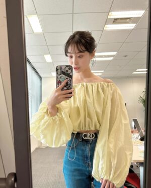 Aya Shibata Instagram - 私服🫶
ㅤㅤㅤㅤㅤㅤㅤㅤㅤㅤㅤㅤㅤ
ㅤㅤㅤㅤㅤㅤㅤㅤㅤㅤㅤㅤ
今日はトークアプリ会員のオンラインサイン会でした！
ありがとうございました(＊・ω・＊)🤍

また是非やってくださいねと念押ししてきました😎❤️‍🔥

懐かしい方や、ゆっくり話すの初めての方まで
本当に楽しかった〜〜！

ㅤㅤㅤㅤㅤㅤㅤㅤㅤㅤㅤㅤㅤ
ㅤㅤㅤㅤㅤㅤㅤㅤㅤㅤㅤㅤ
抽選だったので来られなかった方もいると思いますので
また次回はお話ししましょうね😊💞

ㅤㅤㅤㅤㅤㅤㅤㅤㅤㅤㅤㅤㅤ
衣装は私服だったので来られなかった方にも
写真をお裾分け🥰夏ですね〜

髪型もトップスに合わせてとても可愛く
アレンジしてもらいました🙈🩷
ㅤㅤㅤㅤㅤㅤㅤㅤㅤㅤㅤㅤㅤ
ㅤㅤㅤㅤㅤㅤㅤㅤㅤㅤㅤㅤㅤ
私服
トップス @lilambition_official 
デニム @gu_global 
サンダル @randa_pic 

ㅤㅤㅤㅤㅤㅤㅤㅤㅤㅤㅤㅤㅤトップスとサンダルは展示会でお買い上げ🫶
ありがとうございます！💞

ㅤㅤㅤㅤㅤㅤㅤㅤㅤㅤㅤㅤㅤ
デニムとヒール合わせが実は好きですが
長距離は歩けないのでたまに登場します😛

オフショルは夏なので積極的に着ていきたい所🙂‍↕️

ㅤㅤㅤㅤㅤㅤㅤㅤㅤㅤㅤㅤㅤㅤㅤㅤㅤㅤㅤㅤㅤㅤㅤㅤㅤㅤ
ㅤㅤㅤㅤㅤㅤㅤㅤㅤㅤㅤㅤㅤ
#PR #私服 #lilambition #リルアンビション #gu #guデニム #randa #夏コーデ #オフショル #オフショルダー #デニムコーデ #腹チラ #カジュアルコーデ #イベント #アップヘア #ボブアレンジ #パステルコーデ