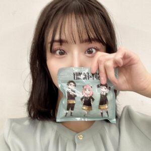 Aya Shibata Instagram - ㅤㅤㅤㅤㅤㅤㅤㅤㅤㅤㅤㅤㅤ
今日のお仕事風景🍳🤍
ㅤㅤㅤㅤㅤㅤㅤㅤㅤㅤㅤㅤㅤアベヒルことABEMAヒルズ！
ㅤㅤㅤㅤㅤㅤㅤㅤㅤㅤㅤㅤㅤ
ㅤㅤㅤㅤㅤㅤㅤㅤㅤㅤㅤㅤㅤ
ゆるスポーツに挑む。
フライングエッグ🐣これが大盛り上がり！
汗をかいて楽しいスポーツでした🥰❤️‍🔥

ㅤㅤㅤㅤㅤㅤㅤㅤㅤㅤㅤㅤㅤ
食品サンプル目玉焼きが可愛かったので
頭の上にも乗せてみる👶🏻🫶
ㅤㅤㅤㅤㅤㅤㅤㅤㅤㅤㅤㅤㅤ
ㅤㅤㅤㅤㅤㅤㅤㅤㅤㅤㅤㅤㅤ
ㅤㅤㅤㅤㅤㅤㅤㅤㅤㅤㅤㅤㅤ
そして試食も！
ㅤㅤㅤㅤㅤㅤㅤㅤㅤㅤㅤㅤㅤ
大谷選手が試合観戦中に食べていたものと
メーカーは違いますが、今日はカボチャの種を試食🎃
カボチャの種とても食べやすい！
ㅤㅤㅤㅤㅤㅤㅤㅤㅤㅤㅤㅤㅤ
ひまわりの種も美味しくてパクパク食べちゃいますが
皮が飲み込めるのでカボチャの種は更に最高🦁
ㅤㅤㅤㅤㅤㅤㅤㅤㅤㅤㅤㅤㅤ
たまたま持っていたSPY×FAMILYの袋に🕵️
結構もらったのにもう食べ切ってしまいそう😳🤍🤍
ㅤㅤㅤㅤㅤㅤㅤㅤㅤㅤㅤㅤㅤ
ㅤㅤㅤㅤㅤㅤㅤㅤㅤㅤㅤㅤㅤ
ダミアンくん可愛いね🥰💕

ㅤㅤㅤㅤㅤㅤㅤㅤㅤㅤㅤㅤㅤ
ㅤㅤㅤㅤㅤㅤㅤㅤㅤㅤㅤㅤㅤ
私の持ち込み夏バテ企画もあり、今日もとても楽しい
ㅤㅤㅤㅤㅤㅤㅤㅤㅤㅤㅤㅤㅤ生放送でした🫶見逃し配信もありますので
ABEMA NEWSチャンネルで番組表を押して、
平日お昼12時、今日の日付でご覧いただけます😊
ㅤㅤㅤㅤㅤㅤㅤㅤㅤㅤㅤㅤㅤ
ㅤㅤㅤㅤㅤㅤㅤㅤㅤㅤㅤㅤㅤ
#ABEMA #アベヒル #ABEMAヒルズ #柴田阿弥 #ゆるスポーツ #世界ゆるスポーツ #フライングエッグ #大谷翔平選手 #カボチャの種 #SPYFAMILY #スパイファミリー #ダミアン #アーニャ #ベッキー