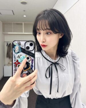 Aya Shibata Instagram - 私服🎀
ㅤㅤㅤㅤㅤㅤㅤㅤㅤㅤㅤㅤㅤ
ㅤㅤㅤㅤㅤㅤㅤㅤㅤㅤㅤㅤㅤ
少し前のリールで着ていたブラウス🙂‍↕️

ㅤㅤㅤㅤㅤㅤㅤㅤㅤㅤㅤㅤㅤ
黒執事を見ていたらシエルくんみたいな格好がしたくなり
手持ちの中で1番ファントムハイヴ伯爵っぽい服です。笑
ㅤㅤㅤㅤㅤㅤㅤㅤㅤㅤㅤㅤㅤ
ㅤㅤㅤㅤㅤㅤㅤㅤㅤㅤㅤㅤㅤ
黒執事は本当に世界観が良いですよね〜🇬🇧

寄宿学校編が既にかなり熱い展開なのと、
今回シエルくんは制服ですが(個人的には貴族スタイルが好き)
セバスチャンの寮監姿が最高すぎる🙈

ミカエリス先生が激アツであります。。❤️‍🔥

ㅤㅤㅤㅤㅤㅤㅤㅤㅤㅤㅤㅤㅤ
はあ、語ってしまった。笑
一度きりの人生、趣味も謳歌しまくると決めているので
なんだか楽しそうだなと見守っててください😗w
ㅤㅤㅤㅤㅤㅤㅤㅤㅤㅤㅤㅤㅤ
ㅤㅤㅤㅤㅤㅤㅤㅤㅤㅤㅤㅤㅤ
ㅤㅤㅤㅤㅤㅤㅤㅤㅤㅤㅤㅤㅤ
私服
ブラウス @swingle_official 
パンツ @uniqlo_jp 
ㅤㅤㅤㅤㅤㅤㅤㅤㅤㅤㅤㅤㅤ
ㅤㅤㅤㅤㅤㅤㅤㅤㅤㅤㅤㅤㅤ
あんまり映ってないけどUNIQLOのタックワイドパンツが
履きやすいし肌触り良いし丈夫で重宝してます🦁💛
ㅤㅤㅤㅤㅤㅤㅤㅤㅤㅤㅤㅤㅤ
ㅤㅤㅤㅤㅤㅤㅤㅤㅤㅤㅤㅤㅤ
ㅤㅤㅤㅤㅤㅤㅤㅤㅤㅤㅤㅤㅤ
#私服 #swingle #スイングル #UNIQLO #ユニクロ #タックワイドパンツ #黒執事 #ミカエリス #セバスチャンミカエリス #シエル #シエルファントムハイヴ #フリルブラウス #ボブヘアー