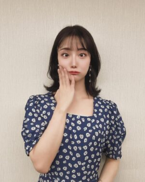 Aya Shibata Instagram - 🌸💙

今週もお疲れ様でした〜！
ㅤㅤㅤㅤㅤㅤㅤㅤㅤㅤㅤㅤㅤ

明日から今月最後の週だ🥰今月は
先月とまた違った大変さでしたがなんとか
乗り切れそうです(＊・ω・＊)🫶

ㅤㅤㅤㅤㅤㅤㅤㅤㅤㅤㅤㅤ
来月の方が気力的には楽そうです〜❤️‍🔥
そろそろ梅雨入りシーズンでもありますし
じめじめ苦手だけど日差し強いより良いな。。と☁️

ㅤㅤㅤㅤㅤㅤㅤㅤㅤㅤㅤㅤㅤみなさんはどっち派でしょうか？💞
ㅤㅤㅤㅤㅤㅤㅤㅤㅤㅤㅤㅤㅤ

ㅤㅤㅤㅤㅤㅤㅤㅤㅤㅤㅤㅤㅤ
ちなみに今月は忙しかったので
来月は職場などの色んな方とコミュニケーションを取る
1ヶ月にしたいなと思っております🙂‍↕️

ㅤㅤㅤㅤㅤㅤㅤㅤㅤㅤㅤㅤㅤ

衣装提供
ワンピース @blue_palang.official
靴 @randa_pic
アクセサリー @osewaya_official

レトロな雰囲気で可愛いワンピース👗💙
ㅤㅤㅤㅤㅤㅤㅤㅤㅤㅤㅤㅤㅤ
ㅤㅤㅤㅤㅤㅤㅤㅤㅤㅤㅤㅤㅤ
ㅤㅤㅤㅤㅤㅤㅤㅤㅤㅤㅤㅤㅤ

#pr #randa #ランダ #きれいめコーデ #フェミニン #柴田阿弥 #女子アナ #アナウンサー #キャスター #ポニーテール #ボブヘアー #ボブアレンジ #夏コーデ #花柄ワンピース