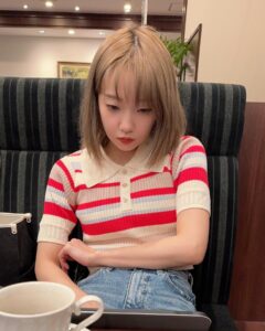 Ayaka Ohashi Instagram - 先日少し時間があったので喫茶店に行ったのですが… ゲームに夢中すぎなので写真撮りました📸 それにしても腕の筋すごい💪笑 〜ツアー情報〜 Ayaka Ohashi AsiaTour「Reflection」 🟠6/8（土）中国　MAO Livehouse上海 ➡︎現地在住の方はチケット購入できます！ 日本の方は5/3(金)10:00〜購入できます。 🟢6/30(日) 韓国 ソウル 麻浦アートセンター ➡︎ただいまチケット販売中❗️ 🔵7/20(土)大阪　サンケイホールブリーゼ 🟣7/27(土)神奈川　パシフィコ横浜国立大ホール ➡︎プレリザーブ2次先行受付中❗️ よろしくお願いします！(スタッフ) #大橋彩香Reflection #あやかアジアツアー #大橋彩香　#大桥彩香　#오오하시아야카