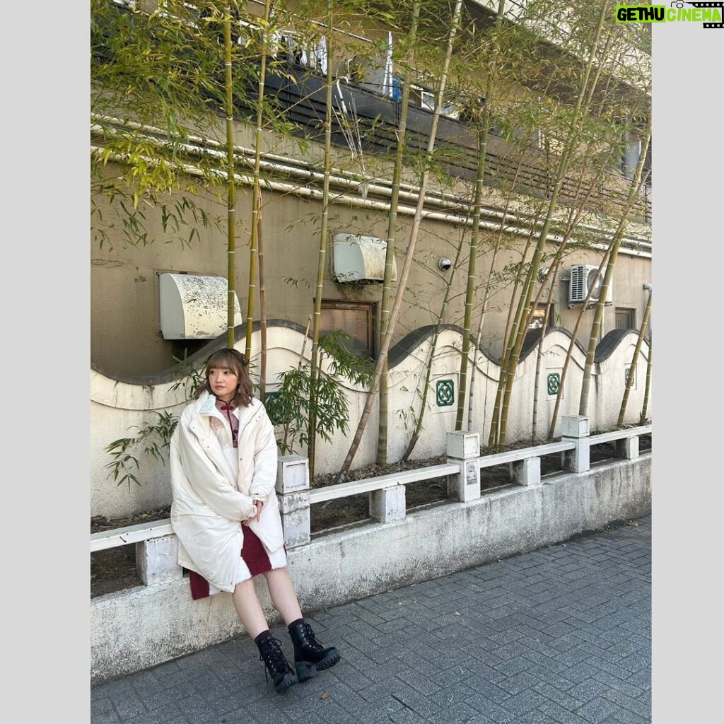 Ayaka Ohashi Instagram - どこか見てる…👀 寒そうな時期の撮影。 今週末は魂のフリーイベントツアーです🔥 5/25(土)神奈川県　アリオ橋本 5/26(日)東京都　カメイドクロック ライブは無料で誰でもご覧いただけますのでぜひ遊びに来てください！ 晴れますように☀️(スタッフ) #大橋彩香 #魂のアヤカ