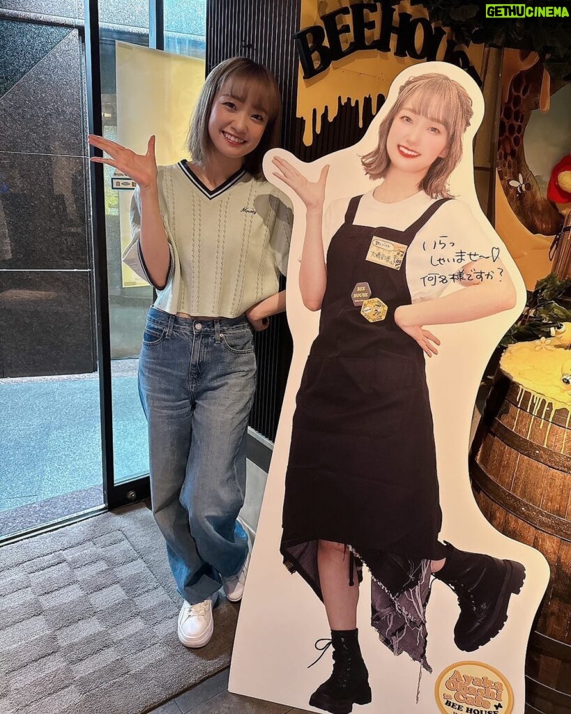 Ayaka Ohashi Instagram - ＜大橋彩香×BEEHOUSE池袋店＞10周年記念コラボカフェに行ってきました！ サインも落書きもたくさんしてありますので、 ぜひ遊びに行ってみてください🦥 6月16日(日)までやってます✨ そして明日は🔥魂のフリーライブツアー🔥4箇所目！ 福岡県　タワレコ福岡パルコ店で13:00〜です！ 〜ツアー情報〜 Ayaka Ohashi AsiaTour「Reflection」 🟠6/8（土）中国　MAO Livehouse上海 ➡︎チケット販売中❗️ 🟢6/30(日) 韓国 ソウル 麻浦アートセンター ➡︎チケット販売中❗️ 🔵7/20(土)大阪　サンケイホールブリーゼ 🟣7/27(土)神奈川　パシフィコ横浜国立大ホール ➡︎プレリザーブ先行受付中❗️ お待ちしております〜(スタッフ) #魂のアヤカ #大橋彩香Reflection #あやかアジアツアー #大橋彩香　#大桥彩香　#오오하시아야카