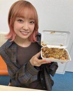 Ayaka Ohashi Instagram - 😋😋😋 本日TVアニメ『まぁるい彼女と残念な彼氏』EDテーマを担当することが発表されました🎉 タイトルは「美味しいセレナーデ」 ということでおいしものの写真を多めに載せておきます🍚 作詞・作曲：#大原ゆい子 さん 編曲：吉⽥穣さん 5/19（日）21:00 あやたもにてTVサイズ音源を公開いたします！（スタッフ） #大橋彩香