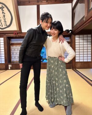 Ayako Yoshitani Instagram - 「忍者に結婚は難しい」

最終回ご視聴してくださった皆様、
ありがとうございました！

私の演じた小夜は
自分のコンプレックスに悩まされて
そこに恋愛も絡んで、
すごく暴走してしまって...

可哀想な人物ではあったけれど、
今後の小夜の人生があるならば
自分のやった事をしっかり反省して
自分をしっかり愛してあげて欲しいですね。

最後は、
恋のライバルでいて最高の女性、蛍さん！こと
美しすぎて優しすぎて最高の女性、菜々緒さん！と☺️

小夜を演じれてよかったです！
ありがとうございました！！

#忍者に結婚は難しい