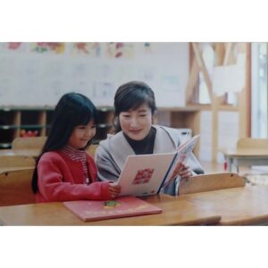 Ayako Yoshitani Instagram - 金田一少年の事件簿ご視聴ありがとうございました。

実は以前に
余貴美子さんと親子役として共演した事がありました。

なんと、23年ぶりです😂

昔の写真と同じポーズで写真撮ったつもりが、
なんか私ガチガチに緊張してる奴みたいになっちゃって恥ずかしい。。笑
