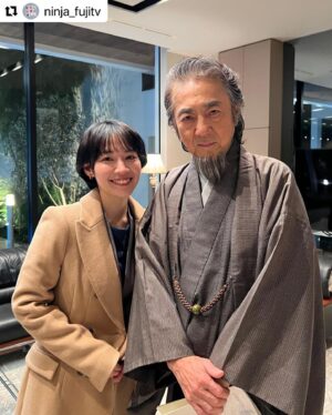 Ayako Yoshitani Instagram - 「忍者に結婚は難しい」
７話ご視聴ありがとうございました！

小夜が暴走し出していますね、、！
今後の展開もお見逃しなく！

本当はぜーんぜん怖くない、城水おじい様こと、市村さんと🫶