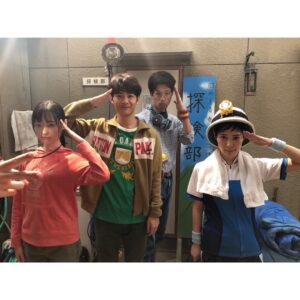Ayako Yoshitani Instagram - 明日からも
「舞いあがれ！」
よろしくお願いします✈️

セット内にあった、探検部から帽子を借りました🫡

#舞いあがれ