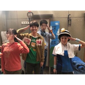 Ayako Yoshitani Instagram - 明日からも
「舞いあがれ！」
よろしくお願いします✈️

セット内にあった、探検部から帽子を借りました🫡

#舞いあがれ