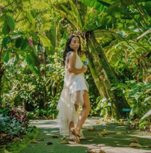 Ayame Tachibana Instagram - 【小さな頃から、人の氣持ちが分かっていた貴方へ。】

※降ってきたメッセージを
シェアします🌐✨

——

小さな頃から、感覚が鋭く
大人の考えていることが
すぐに、分かってしまう

そんな「子ども」だったあなた。

-—

優しいが故に
親を喜ばせたくて

親が喜んでくれそうなことを
考えて考えて実行して
成績を出して、優秀になって

「親が喜び、誇れる子どもを演じた」

でも、自分が大人になるにつれ
しんどくなった。

-—

本当の自分なんて
長いこと伏せてきてしまったから。

今更、自分に戻れと言われても
もぅ忘れちゃったよ。

私が本当はやりたかったこと。

本当は、もっと素の自分でいたかったこと。
ありのままを受け入れて欲しかったこと。

本当の自分を見せたら
嫌われてしまうんじゃないかという不安。

優しいから、
ずっと親の理想を演じる。

でも、この自作自演も終わらせよう。

「完璧 なんて 捨てちまえ ！！！！！！」

誰に、何を言われようが
嫌われようが、問題なし。

私には私の人生があり
誰にも操作することはできない。

—

「親のせいで、なにもできない」

「パートナーが悪い」

「あの子が自己中だから」

「私には自由がない」

↑全て、自作自演。

被害者フィルターをつけて
現実世界を見ることで

自分が傷つないよう、
自分を守っているということ。

-—

人は、人の解釈で生きています。
そこに合わせるか
合わせないかは、選べます。

—

私は、この地球で
私が経験したい世界を自分で生み出し
創り出す。

自分が想像主だったことを
思い出し

現実世界をクリエイトしていく。

これが、風の時代の幕開け。

#風の時代