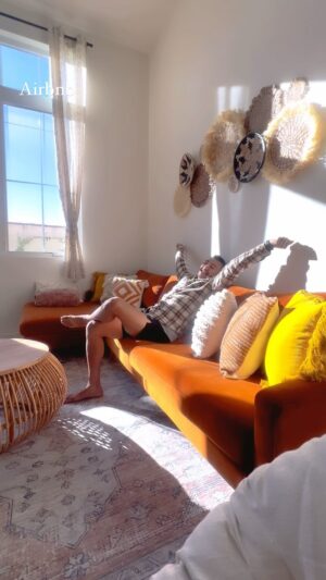 Ayame Tachibana Instagram - 大人女子旅にピッタリな
カリフォルニアの隠れスポット💛

【San Gabriel : サン・ガブリエル】

📍The residence at mission view

⚫︎居心地抜群
⚫︎氣が良い
⚫︎新築
⚫︎閑静な住宅街
⚫︎エアビの裏がフードコート
⚫︎ビルの一角がスピリチュアルショップ
⚫︎時間を氣にせずゆっくりできる
⚫︎バスタブ付き
⚫︎クイック焚き火可
⚫︎ベランダで日光浴も可
⚫︎裏庭にオーガニックレモン
⚫︎パーキングから部屋が近い
⚫︎ダウンタウンまで車で15分

可愛いお部屋で
ゆっくり半身浴♨️ができるのが神💛

そして、旅中に溜まる
洗濯物も、いつでも
洗濯できるのが助かります🧺♡

@07nach が一部屋ずつ
デザイン、組み立てした
愛がこもってるお部屋たち🧡

LAの都心に疲れたら
ピョンと移動するだけで
癒しの楽園が待ってます🪽

⚠️宿泊日数に指定があるので
予約時に確認するよう💡

#Theresidenceatmissionview
#SanGabriel  #サンガブリエル
#california #カリフォルニア
#airbnb #エアビー #guesthouse