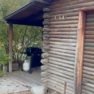 Ayame Tachibana Instagram - Three rivers Sequoia Airbnb🫎
📍sequoia river guest ranch

Overnight stays are available 
at a ranch across the river 
from Sequoia National Park💛

There are 5 cabins, and it is a hidden secluded spot where you can hike around the ranch and play in the river.🐉🌊

---

セコイア国立公園の
川の反対側にある牧場

【セコイア・リバー・ゲスト・ランチ】では

宿泊ができます💛

⚫︎隠れた秘密基地
⚫︎ビンテージ可愛い
⚫︎水道水がflesh Water
⚫︎5つのキャビン
⚫︎牧場内をハイキング可
⚫︎敷地内の川で遊べる
⚫︎山の雪溶け水
⚫︎国立公園の隣
⚫︎龍のエネルギー

セコイア国立公園に行くときは
宿泊おススメします💛

山の雪溶け水で泳いだり
国立公園では出来ない遊びが
川の反対側に泊まればできる⭕️

⚠️電波がないので
Wi-Fiが🛜あるうちに
宿のオーナーと連絡取り合うように💡

#sequoiariverguestranch 
#セコイヤリバーゲストランチ　
#sequoianationalpark 
#セコイア国立公園 
#sequoia #セコイア　
#threerivers