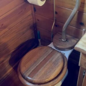 Ayame Tachibana Instagram - Three rivers Sequoia Airbnb🫎
📍sequoia river guest ranch

Overnight stays are available 
at a ranch across the river 
from Sequoia National Park💛

There are 5 cabins, and it is a hidden secluded spot where you can hike around the ranch and play in the river.🐉🌊

---

セコイア国立公園の
川の反対側にある牧場

【セコイア・リバー・ゲスト・ランチ】では

宿泊ができます💛

⚫︎隠れた秘密基地
⚫︎ビンテージ可愛い
⚫︎水道水がflesh Water
⚫︎5つのキャビン
⚫︎牧場内をハイキング可
⚫︎敷地内の川で遊べる
⚫︎山の雪溶け水
⚫︎国立公園の隣
⚫︎龍のエネルギー

セコイア国立公園に行くときは
宿泊おススメします💛

山の雪溶け水で泳いだり
国立公園では出来ない遊びが
川の反対側に泊まればできる⭕️

⚠️電波がないので
Wi-Fiが🛜あるうちに
宿のオーナーと連絡取り合うように💡

#sequoiariverguestranch 
#セコイヤリバーゲストランチ　
#sequoianationalpark 
#セコイア国立公園 
#sequoia #セコイア　
#threerivers
