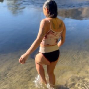 Ayame Tachibana Instagram - Three rivers Sequoia Airbnb🫎
📍sequoia river guest ranch

Overnight stays are available 
at a ranch across the river 
from Sequoia National Park💛

There are 5 cabins, and it is a hidden secluded spot where you can hike around the ranch and play in the river.🐉🌊

---

セコイア国立公園の
川の反対側にある牧場

【セコイア・リバー・ゲスト・ランチ】では

宿泊ができます💛

⚫︎隠れた秘密基地
⚫︎ビンテージ可愛い
⚫︎水道水がflesh Water
⚫︎5つのキャビン
⚫︎牧場内をハイキング可
⚫︎敷地内の川で遊べる
⚫︎山の雪溶け水
⚫︎国立公園の隣
⚫︎龍のエネルギー

セコイア国立公園に行くときは
宿泊おススメします💛

山の雪溶け水で泳いだり
国立公園では出来ない遊びが
川の反対側に泊まればできる⭕️

⚠️電波がないので
Wi-Fiが🛜あるうちに
宿のオーナーと連絡取り合うように💡

#sequoiariverguestranch 
#セコイヤリバーゲストランチ　
#sequoianationalpark 
#セコイア国立公園 
#sequoia #セコイア　
#threerivers