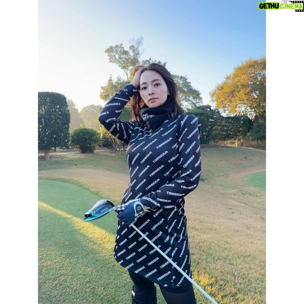 Ayame Misaki Instagram - 久しぶりのゴルフコンペ⛳️🏌️‍♀️ スコアは102で8.9叩いたりしてしまったけど200yard超えのドラコンチャンスが2回もあって、嬉しかった〜🤍 今年は3回？しかゴルフ行けなかったからもう少し行きたいなぁ。 tangramからワンピース出たから即Get!!中に同じ柄のインナー着てるよん。クラブはテーラーメイドのSIM2maxDを使ってます。 👗 @tangram_tokyo 🏌️‍♀️ @taylormade_golf_japan #golf #golfr #golf初心者 #🔰 #ゴルフ #ごるふ女子 #🏌️‍♀️ #⛳️ #ゴルフコンペ