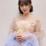 Ayana Taketatsu Instagram - 今日の衣装が可愛いすぎて、、、 こんな短い時間しか着ないのもったいない！！ って何度も思いました😂💕 スタイリストのhanaさんがドレスアレンジまでしてくれて 世界でひとつしかないドレスなのです。 細かいところまですんごく可愛いの。 大好きな作品でこんなに可愛い衣装着て 大きなステージに立たせてもらうなんて とっても贅沢な時間でした。 横浜アリーナでオーケストライベントって改めてすごい。 『たからもの』聴いて、ぐっときてしまって。 レコーディングの時も気を抜くと涙が込み上げてきそうになったのですが、『二乃ってこういう時すごく踏ん張る子だよな』って。 改めて二乃という女の子に力をもらって、さらに大好きになったことを思い出しました。 ５つ子ちゃんを想ったり、 作品へ想いを馳せたり、 もう会えないだいすきなひとを思い浮かべたり、 いつもあたたかな笑顔をくれる人に感謝したり、 寂しくて優しい気持ちにしてくれるこの曲が好きだなと 改めて今日思ったのでした。（突然の長文の感想。笑） キャストのみんなも、スタッフさんも、 五等分の花嫁を愛してくれるみんなも 全部がだいすき！！！ 明日も最高の1日になるとしか思えません✨ とっても楽しみです！ おやすみなさい☺️