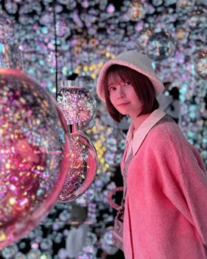 Ayana Taketatsu Instagram - 不思議な世界に迷い込んだみたい☺️
いろんなお部屋があって楽しかったです。
時間を忘れてずっといられる…！

#チームラボ