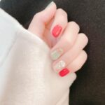 Ayana Taketatsu Instagram - クリスマス〜🎄 薬指はツリーになっています 冬は赤がより可愛いく見える！ #あやちネイル #ジェルネイル #クリスマス