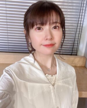 Ayana Taketatsu Instagram - 本日のお衣装。
白ワンピ！
大きな襟が、アンリっぽい☺️

#あやちの衣装
#PAMEOPOSE
#勇者が死んだ！