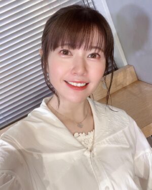 Ayana Taketatsu Instagram - 本日のお衣装。
白ワンピ！
大きな襟が、アンリっぽい☺️

#あやちの衣装
#PAMEOPOSE
#勇者が死んだ！