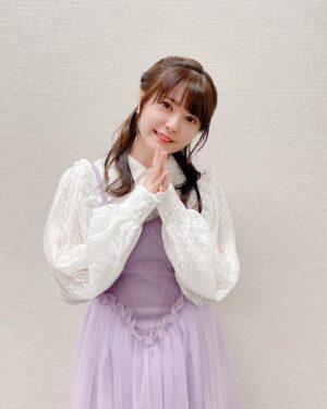 Ayana Taketatsu Instagram - 本日のお衣装。二乃の紫💜
（最後の写真はくしゃみが出そうで出なかった時のわたし…☺︎）

夏だねぇ、暑いね🌻
今年の夏は５つ子ちゃんと元気に過ごしてね🍉