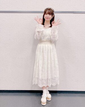 Ayana Taketatsu Instagram - 五等分の花嫁スペシャルイベントに
ご来場のみなさま、
ライブビューイングをご覧のみなさま
どっちも見られなかったけど応援してくださっていたみなさまも
本当に本当に
ありがとうございました💜

私は無事に出演できるのかしら…とドキドキしていた約1年。
ちゃんとハッピーなきもちで今日を迎えることができて、とても嬉しいです☺️
ラブ☆バケーションも歌えた！！

たくさんの声援ありがとうございました😊

そしてそして、新作アニメもどうぞお楽しみに！
皆様とまたお会いできる日を楽しみにしています！

そして余談ですが！
この日の為に体型やら体力を戻す為にダイエットや筋トレをしておりましたが…！
結果、半分は戻すことができました🙌
ここからはゆっくりベストコンディションにもっていきたいと思います。

あーーー
楽しかったあーーー☺️💕

#五等分の花嫁
#二乃
#竹達彩奈
