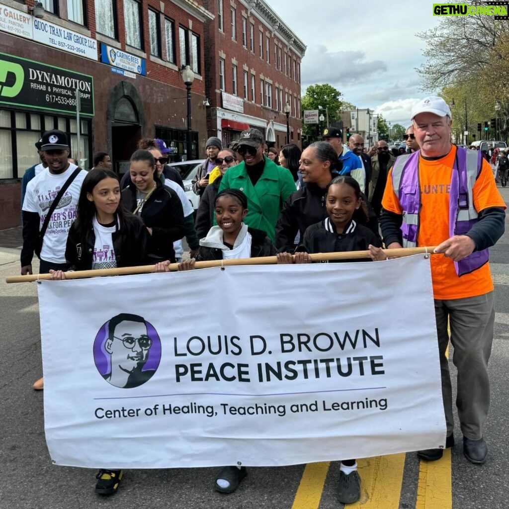 Ayanna Pressley Instagram - Deeply grateful to join the 28th Annual #MothersDay Walk for Peace. TY @peaceinstitute for continuing to hold space for mothers impacted by the public health crisis of gun violence. We’ll never stop fighting for meaningful violence prevention legislation and trauma-informed care.