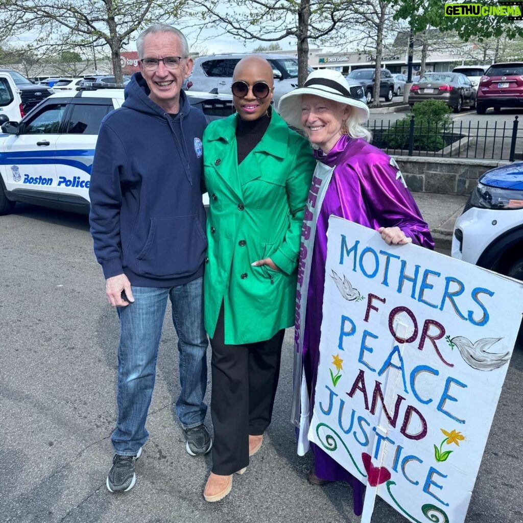 Ayanna Pressley Instagram - Deeply grateful to join the 28th Annual #MothersDay Walk for Peace. TY @peaceinstitute for continuing to hold space for mothers impacted by the public health crisis of gun violence. We’ll never stop fighting for meaningful violence prevention legislation and trauma-informed care.