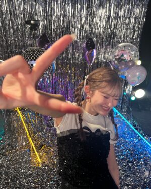 Ayano Kawamura Instagram - new single発売日です！

美々たる一撃
うさわのナルシー
THANK YOU,HELLO GOOD BYE

ぜひCDゲットして聴いてください🪩⟡.·

#ANGERME#アンジュルム#川村文乃
