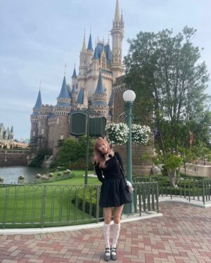 Ayano Kawamura Instagram - 🏰♡

#ANGERME#アンジュルム#川村文乃#かむくろーぜっと