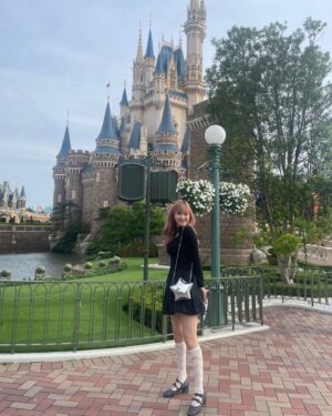 Ayano Kawamura Instagram - 🏰♡

#ANGERME#アンジュルム#川村文乃#かむくろーぜっと