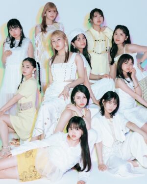 Ayano Kawamura Instagram - CanCam7月号

アンジュルム全員で
Welcome to ANGERME World♡のページに🌻

ANAさんの仕事着を着て羽田空港で
グラハン女子にもなっています✈️

チェックお願いします📕
#ANGERME#アンジュルム#川村文乃#CanCam