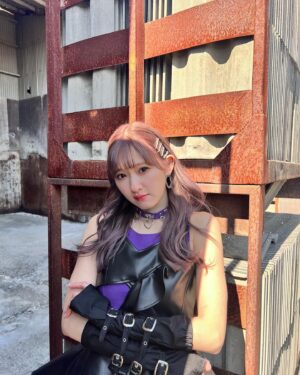 Ayano Kawamura Instagram - 6/12release
「美々たる一撃」のMVが公開になりました🔫💜

#ANGERME#アンジュルム#川村文乃#衣装