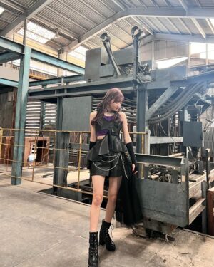 Ayano Kawamura Instagram - 6/12release
「美々たる一撃」のMVが公開になりました🔫💜

#ANGERME#アンジュルム#川村文乃#衣装