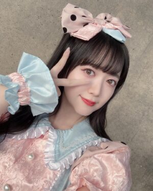 Ayasa Ito Instagram - #あやさんきゅー winter ver.

星野アイの髪型にした私🎶

もよちゃん「あやさおんぷちゃんヘア！？」
私「星野アイやねん」
〜〜時間経過〜〜
はるちゃん「あやさ今日おんぷちゃんヘアだね」
私「星野アイやねん」