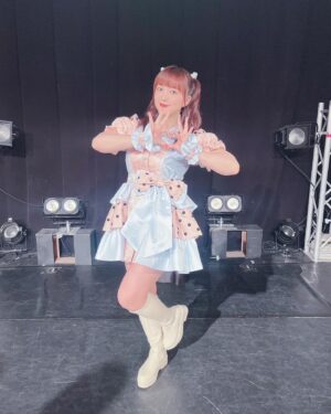 Ayasa Ito Instagram - 7月のあたまとおしりであやさんきゅ〜サンドな今月❕
無事に8日の京都公演が終了しました✨
どの曲が印象に残っていますか？🤍
30日東京も待ってるよ〜〜！！
ぜひお友達を連れて遊びにきてね🥰