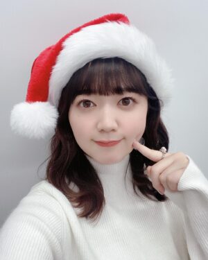 Ayasa Ito Instagram - メリクリイブです🎄🎁
現場で良いお年をー！メリークリスマスー！って挨拶して別れるのハッピーだったなあ〜
今日は生配信納めでした✨✨
ひとりでおしゃべりも楽しいね〜🥳
写真集楽しみにしていてくださいねっ！
#今日のお洋服はスタイリストさんに用意してもらいました
#テーマはクリスマスデート💗