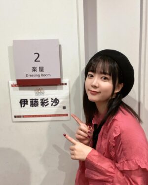 Ayasa Ito Instagram - 京Premium  Live2022
12/10.11と出演させていただきました✨
5回目の開催ということで、改めて地元京都のイベントに関わらせていただけること、ひとりで歌わせていただける機会に感謝しています🌸
今年はなんと5回目のということで、テーマソング『幻想夢奏ミヤコウタ』をOPで歌わせていただきました！
毎年違った試みがあるのもこのライブの良さですよね♡楽しんでくださった皆さんありがとうました🎶
そして自分の出番では
今年1番歌った気がする！？お馴染みの
・てっぺん天国～TOP OF THE LAUGH!!!～
あの名曲を歌うことができて嬉しい！皆さんと踊れて楽しかった
・PARTY⭐︎NIGHT
叡山電鉄とコラボ中！またみんなで歌えることを願って
・ne! ne! ne!
カッコいい楽曲も歌いたい✨ということで
・イニシャル
を歌わせていただきました！
ひとりでステージに立つというのは何度経験しても緊張するもので、今年も一生懸命準備しました🎤
楽しんでいただけたら嬉しいです！
そしてライブが終わるとまた来年機会があったらこうしたいなぁとかやりたいことが浮かんできます✨
幸せな2日間をありがとうございました💖
会いにきてくれたみんなありがとう🫶🏻💖
#京プレ
#ブログ書こうとしたらやっぱり重くて開けず…
P.S.衣装はベリーな感じ💖🫐また裏話どこかで話すね🖤🫶🏻