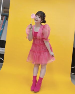 Ayasa Ito Instagram - チームYファンミのグッズのオフショット😂
イベントは終わりましたが、グッズはAKIHABARAゲーマーズさんのブシロード ストアで販売しているそうです🎀🌟🌹🍭
ピンクの方はどれみちゃんが裏テーマ😂💗