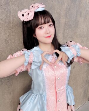 Ayasa Ito Instagram - #あやさんきゅー winter ver.

星野アイの髪型にした私🎶

もよちゃん「あやさおんぷちゃんヘア！？」
私「星野アイやねん」
〜〜時間経過〜〜
はるちゃん「あやさ今日おんぷちゃんヘアだね」
私「星野アイやねん」