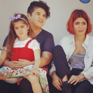 Ayça Damgacı Instagram - Tırmık, Azra ve Hasret ❤️🌈🎈#Avlu