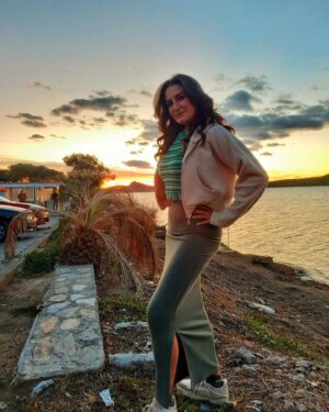Ayça İnci Instagram - Dostlarla.. ❤️♾️
@yelkenrestaurantayvalik 
📸 @cincinellaa