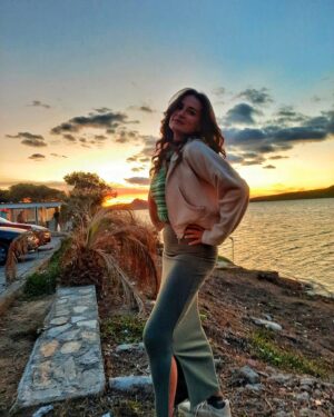 Ayça İnci Instagram - Dostlarla.. ❤️♾️
@yelkenrestaurantayvalik 
📸 @cincinellaa