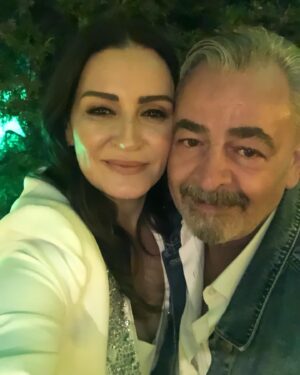Ayça İnci Instagram - Hepinizi kalplerinizden ruhlarınızdan yanaklarınızdan öpüyorum. Bu yıl 30/04/2024 doğumgünüme gelen gelmeyen bazı nedenlerden dolayı gelmek isteyen ama gelemeyen. @pnargonul13 @a.turktekin @guldestan @berberoglu.ezgi @canan.erginn @mesuterginofficial herkese sevgiler Sizler de benimleydiniz gönül bağımız ile .. 😜😘❤️✌🏻Öncelikle çekirdek ailem @cigkarakoc @inci.murat @aycininci @gokhansesen  ve bu sene bize  kapılarını açan doğumgünümü organize eden kaldığımız üç gün boyunca dostlukları tatlı sohbetleri misafirperverlikleri ile gönülleri fetheden dilerim ki bir ömür hayatımda olsunlar hepimizin doğumgünlerini beraber kutlayalım 😘😇 Can’larım @veysel_ahiska @slnbnr ve işletmede ki çalışan ilgili  güler yüzlü ekip lezzetli mutfak tertemiz odalar @megaronhomes  Bizi çok güzel ağırladınız . Ayrıca doğumgünümün ertesi günü bizi öğle yemeğinde ve kahve sohbetinde misafir eden @leylasunerr @cincinellaa @cundaoteli 💓💕💐Doğumgünüme gelen ve hediyeler getiren  tüm dostlarım @mel4k @kazimgok34 @hakanatalaay @emrekvlcm @leylasunerr @sabasuner @julideakderin @yildizkrallllll @grkembygn @ikikisilikrestoran @cygnu.ss @akman_invest_cars @ulkuahiska @iilaydaakal 
Herkese çok teşekkür ederim sağolun var olun 🙏🏻🧿🍀🌈💫🌙🌸