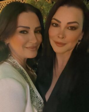 Ayça İnci Instagram - Hepinizi kalplerinizden ruhlarınızdan yanaklarınızdan öpüyorum. Bu yıl 30/04/2024 doğumgünüme gelen gelmeyen bazı nedenlerden dolayı gelmek isteyen ama gelemeyen. @pnargonul13 @a.turktekin @guldestan @berberoglu.ezgi @canan.erginn @mesuterginofficial herkese sevgiler Sizler de benimleydiniz gönül bağımız ile .. 😜😘❤️✌🏻Öncelikle çekirdek ailem @cigkarakoc @inci.murat @aycininci @gokhansesen  ve bu sene bize  kapılarını açan doğumgünümü organize eden kaldığımız üç gün boyunca dostlukları tatlı sohbetleri misafirperverlikleri ile gönülleri fetheden dilerim ki bir ömür hayatımda olsunlar hepimizin doğumgünlerini beraber kutlayalım 😘😇 Can’larım @veysel_ahiska @slnbnr ve işletmede ki çalışan ilgili  güler yüzlü ekip lezzetli mutfak tertemiz odalar @megaronhomes  Bizi çok güzel ağırladınız . Ayrıca doğumgünümün ertesi günü bizi öğle yemeğinde ve kahve sohbetinde misafir eden @leylasunerr @cincinellaa @cundaoteli 💓💕💐Doğumgünüme gelen ve hediyeler getiren  tüm dostlarım @mel4k @kazimgok34 @hakanatalaay @emrekvlcm @leylasunerr @sabasuner @julideakderin @yildizkrallllll @grkembygn @ikikisilikrestoran @cygnu.ss @akman_invest_cars @ulkuahiska @iilaydaakal 
Herkese çok teşekkür ederim sağolun var olun 🙏🏻🧿🍀🌈💫🌙🌸