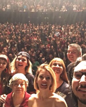 Ayça Varlıer Instagram - 27 Mart Dünya Tiyatro Günümüz kutlu olsun🤍🙏 Tiyatro olmadan bir yaşam hayal edemiyorum. Bugun sizlerle oynadığım oyunlardan ve müzikallerden bazı kareler paylaşmak istedim. 20 yılı buraya sığdıramıyorum maalesef ama her kare benim için çok kıymetli. Bazı günlerde oyunlarımız ertelenmiş ama biz yılmadan turnemize sonrasında devam etmişiz, seyirciyle buluşmuşuz. Hayatımın en güzel dönemlerini sahnedeyken yaşadım ve hala da yaşamak için çaba sarfediyorum. Aşk ile yaptığımız her şey muhakkak ömrümüze ömür katıyor.  Sahne büyüsüne kapılmak, her defasında yeniden doğmuş gibi hissettiriyor bana. Bugune kadar belki yüz binlerce seyirciyle buluştum, ve inanın tekrar buluşmaya çok az vakit kaldı! 🎭😍Happy World Theatre Day on March 27th 🤍🙏 I can't imagine a life without theater. Today, I wanted to share some snapshots from the plays and musicals I've performed. I can't fit 20 years into this post, unfortunately, but every snapshot is precious to me. Some days our shows were postponed, but we never gave up and continued our tour, meeting with the audience. I've lived the most beautiful moments of my life on stage and I'm still striving to do so. Everything we do with love always adds life to our years. Being captivated by the magic of the stage always makes me feel reborn. I may have met hundreds of thousands of viewers so far, and believe me, there is very little time left to meet again!"#worldtheatreday🎭 #tiyatroiyileştirir #dünyatiyatrolargünü @haldundormen @tiyatrokare1992 @nkprojeler @americanrep