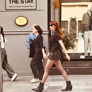 Ayça Varlıer Instagram - Street style 🤟 By lovely @esrabasibuyuk 🤍