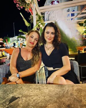 Ayçin İnci Instagram - 2023 Haziran Bodrum dump! 🕺🏻🌛🥂😎💃🏻🌞🔥 @cigkarakoc @baharmehmedov ❤️‍🔥❣️❤️‍🔥