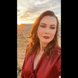 Ayçin İnci Instagram - Canım dostlarım bu akşam 20:00 de @atvturkiye de buluşalım kavuşalım istiyorum. Bu arada sizce fotoğraflarımdan  hangisi 1. Olmalı? 🌅 #set @safirdizisi #ürgüp #kapadokya #nevşehir #safirdizisi
