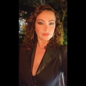 Ayçin İnci Instagram - 💫🖤 #elle @elleturkiye #yolarkadaşın